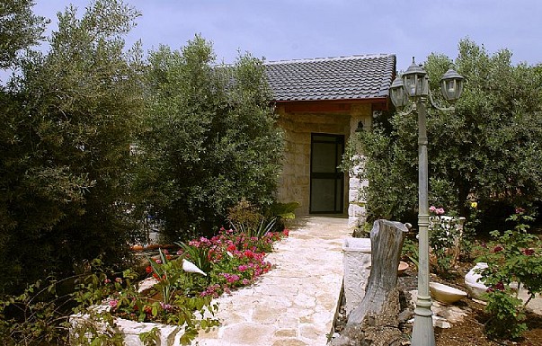 אלון בגליל בקתות עץ - ������ �כחל - ������ ����